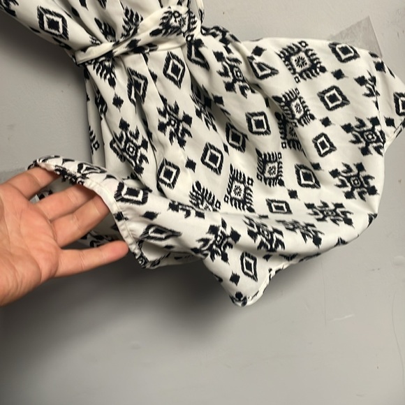 Women’s Glam Black & White Romper • Gorgeous • Aztec Print • Size Medium - Picture 5 of 11